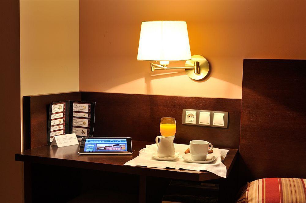Hotel Castro Real Овьедо Экстерьер фото